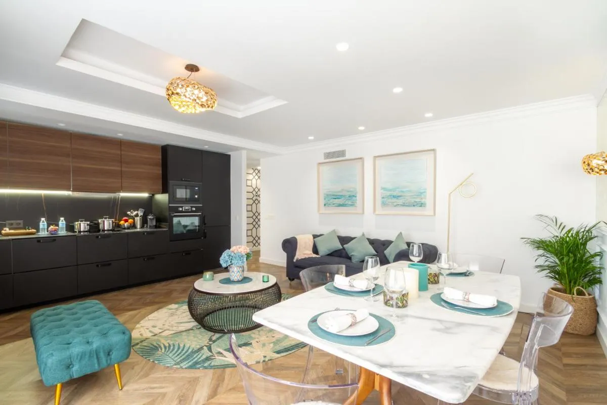 Image 3 of MARBELLA BANUS SUITES – Lily Playas del Duque Banús Beach Apartment