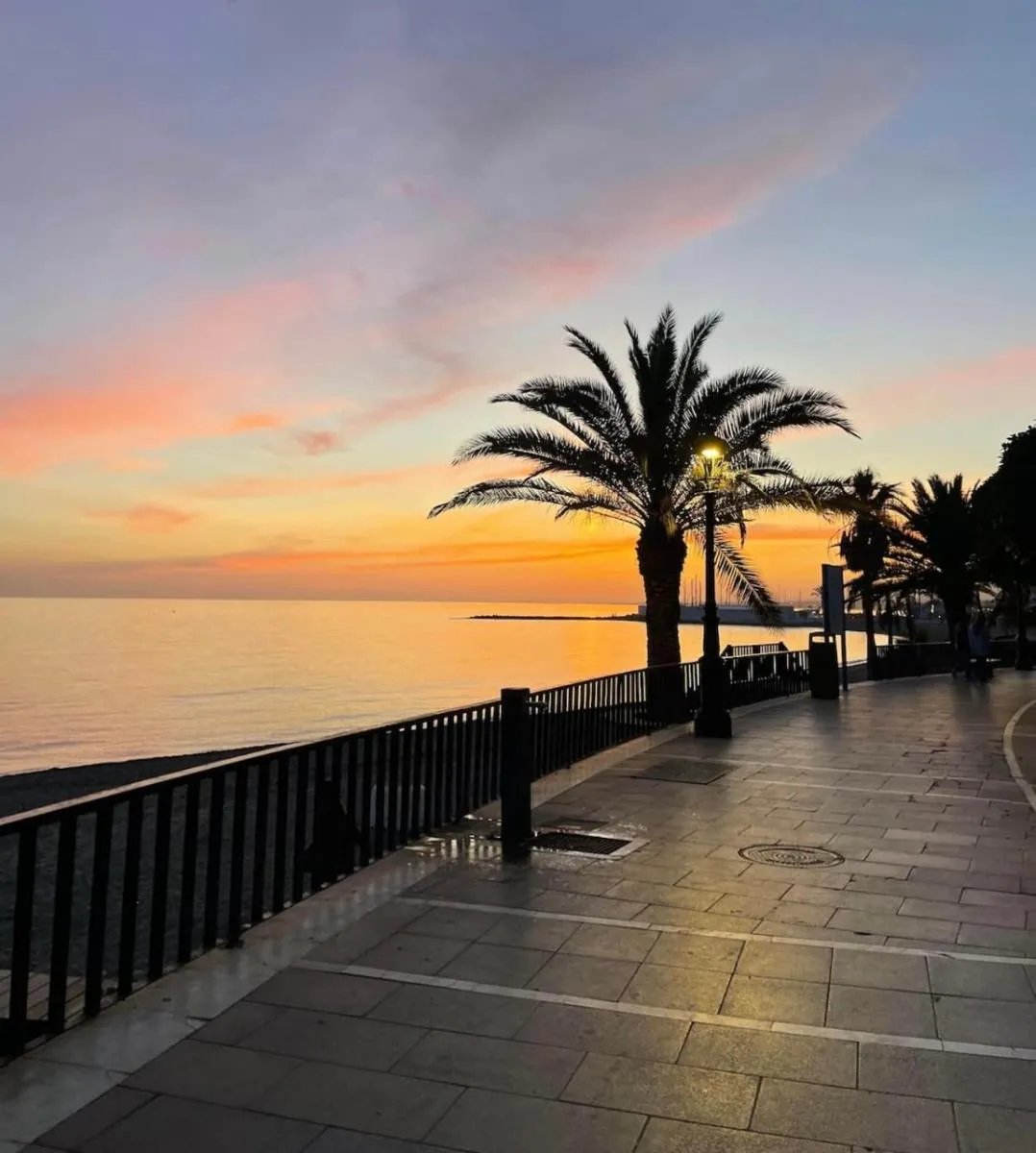 Image 3 of Marbella Beachfront Edificio Mayoral Primera Línea de Playa y Centro Ciudad con Barco Opcional