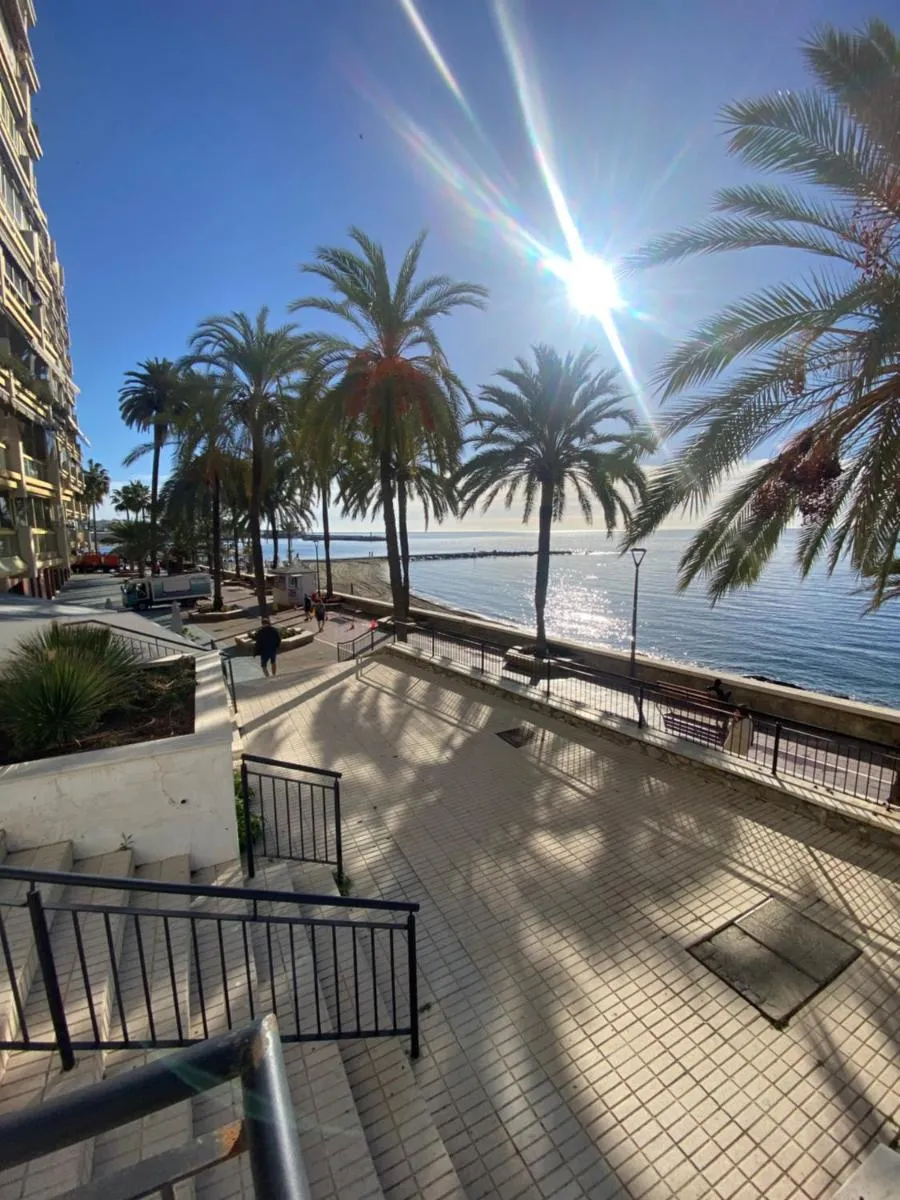 Image 2 of Marbella Beachfront Edificio Mayoral Primera Línea de Playa y Centro Ciudad con Barco Opcional