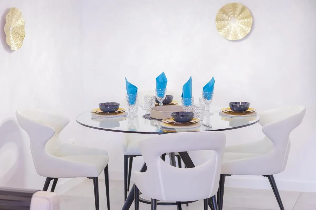 Image 5 of Marbella luxury brand new 2-bedroom apartment, 3 min walk to the beach!