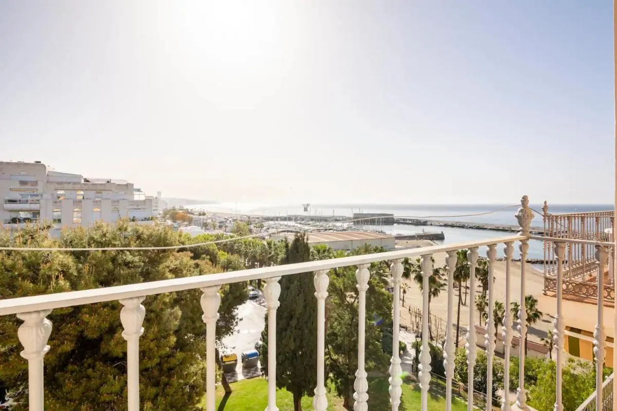 Image 4 of Marbella puerto Andra