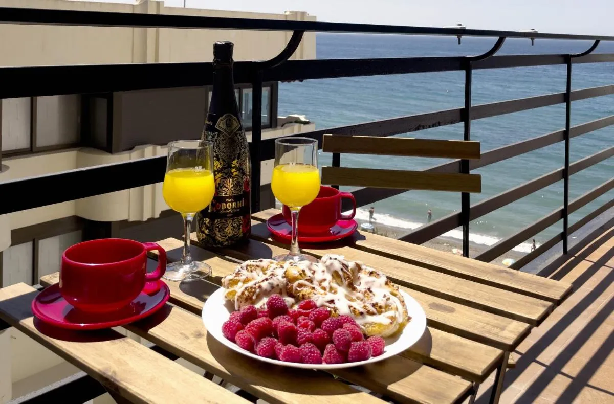 Image 2 of Mediterraneo 508. Fantastic Studio on the Beachfront with Sea Views.