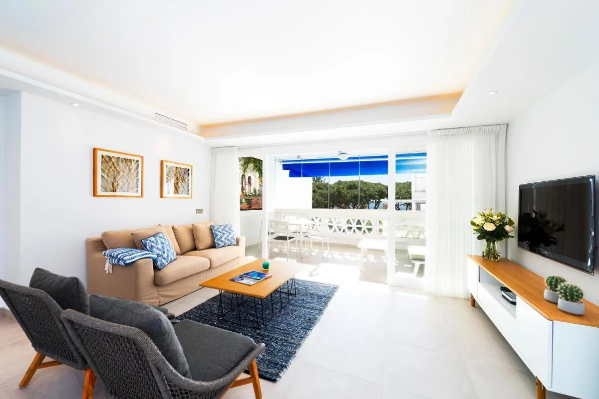 Image 1 of Modern 2 Bedroom Apartment, with Sea Views, in Playas del Duque – Puerto Banús