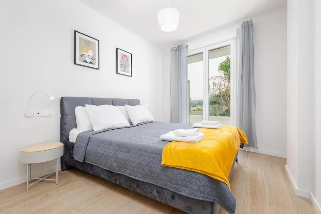 Image of Modern 2 bedroom Apt rooftop pool + gym RDR328