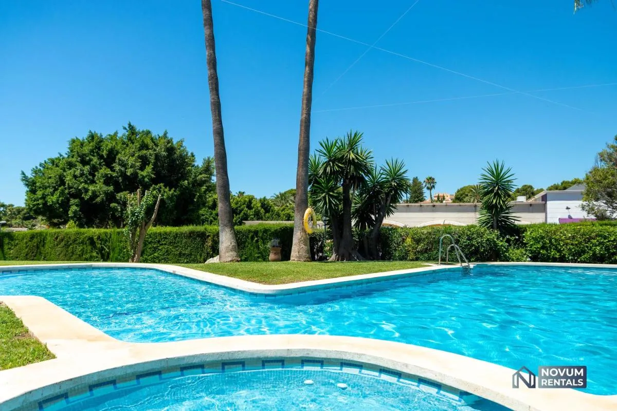 Image 4 of Modern 3 BDRM Apt with Sea Views & Pool Newly Renovated