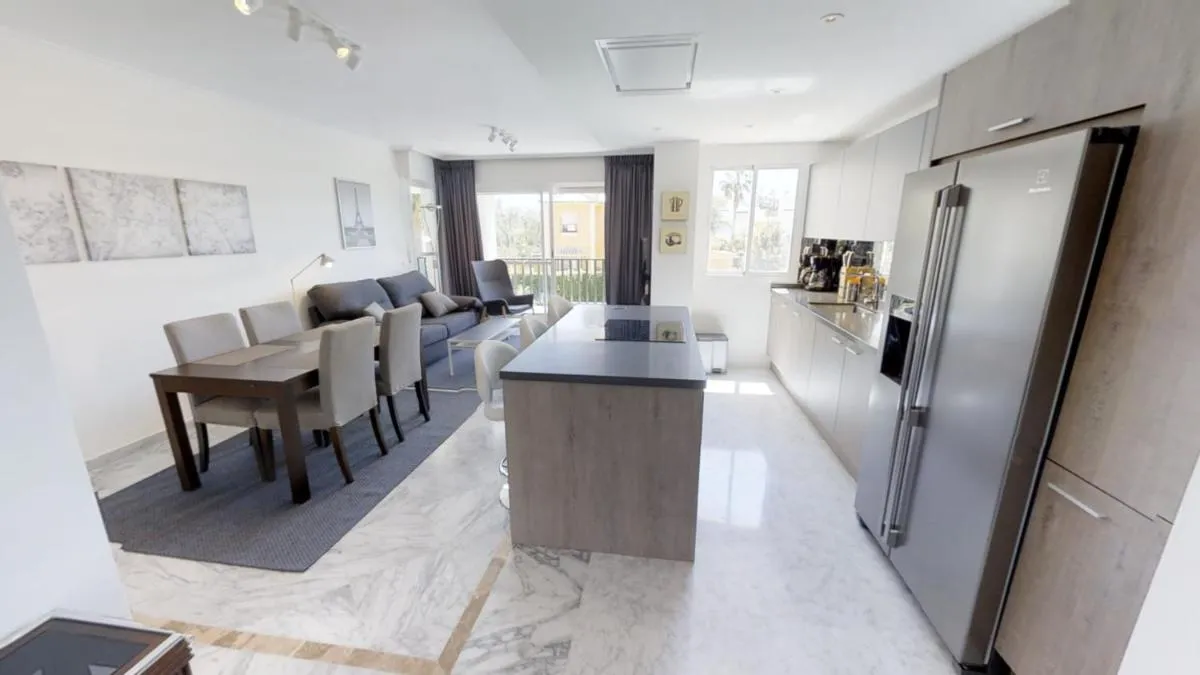 Image 4 of Modern Coastal Apartment Near Puerto Banús