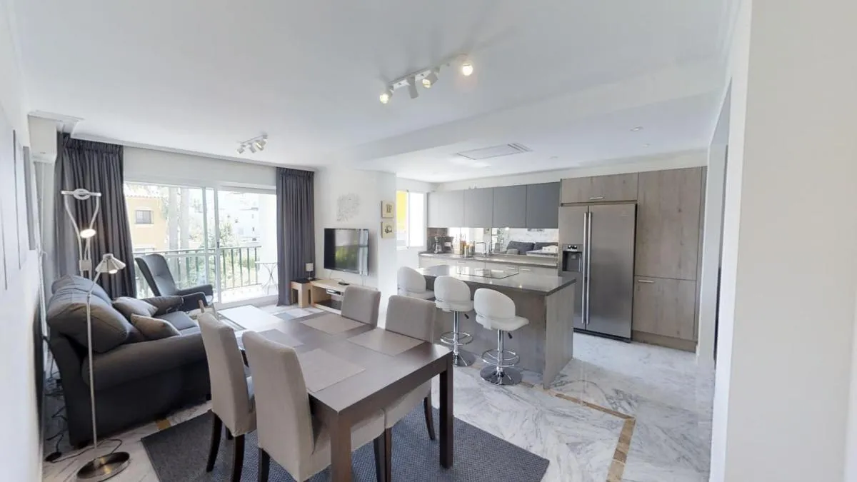Image 3 of Modern Coastal Apartment Near Puerto Banús