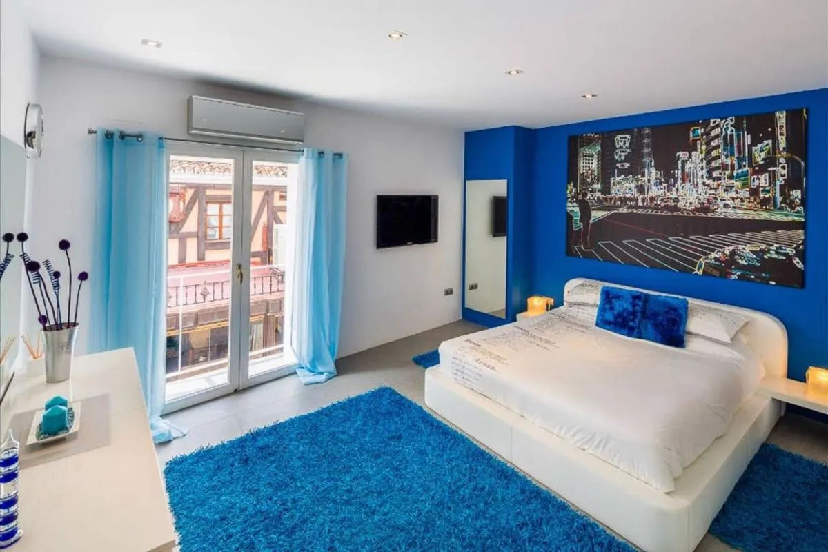 Image 2 of Modern Frontline Puerto Banus Apartment M2