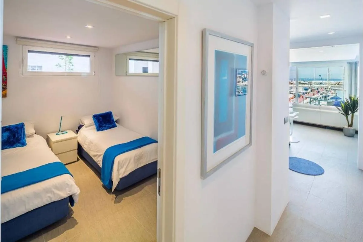 Image 5 of Modern Frontline Puerto Banus Apartment M2