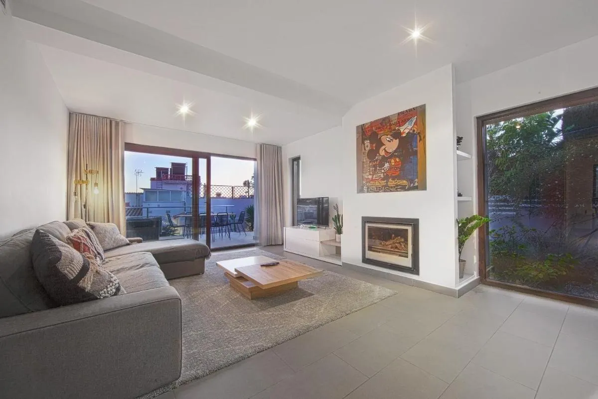 Image 1 of Modern Villa close to Costabella beach