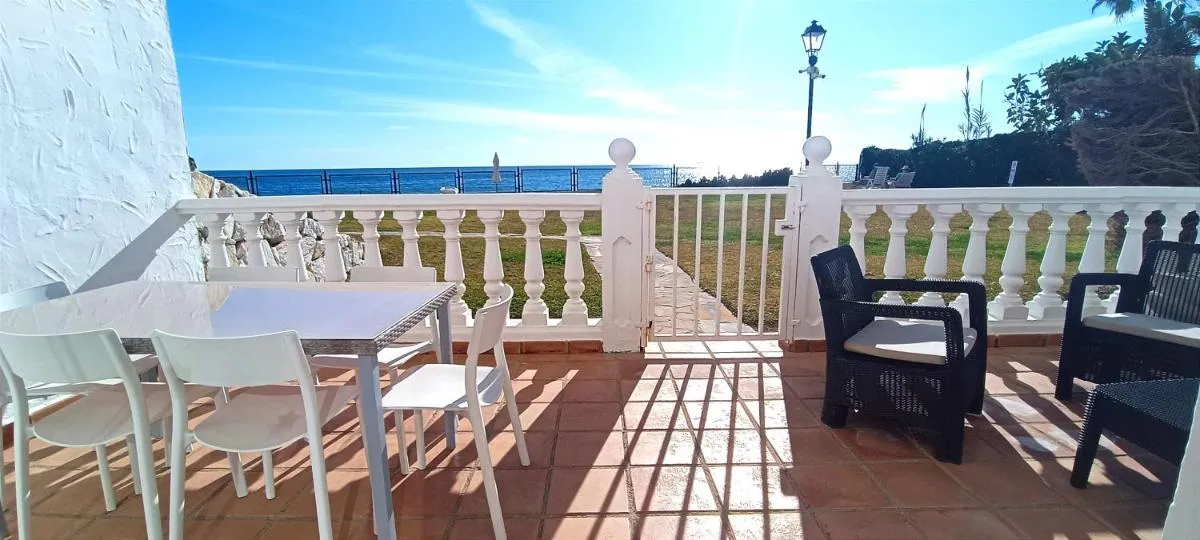 Image 2 of Modern apartment with pool on the beachfront in Marbella by SharingCo