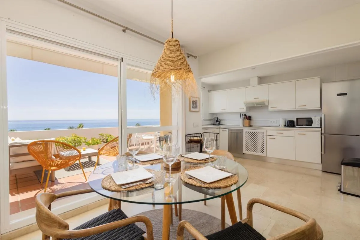 Image 3 of Modern beachside Penthouse with amazing sea views