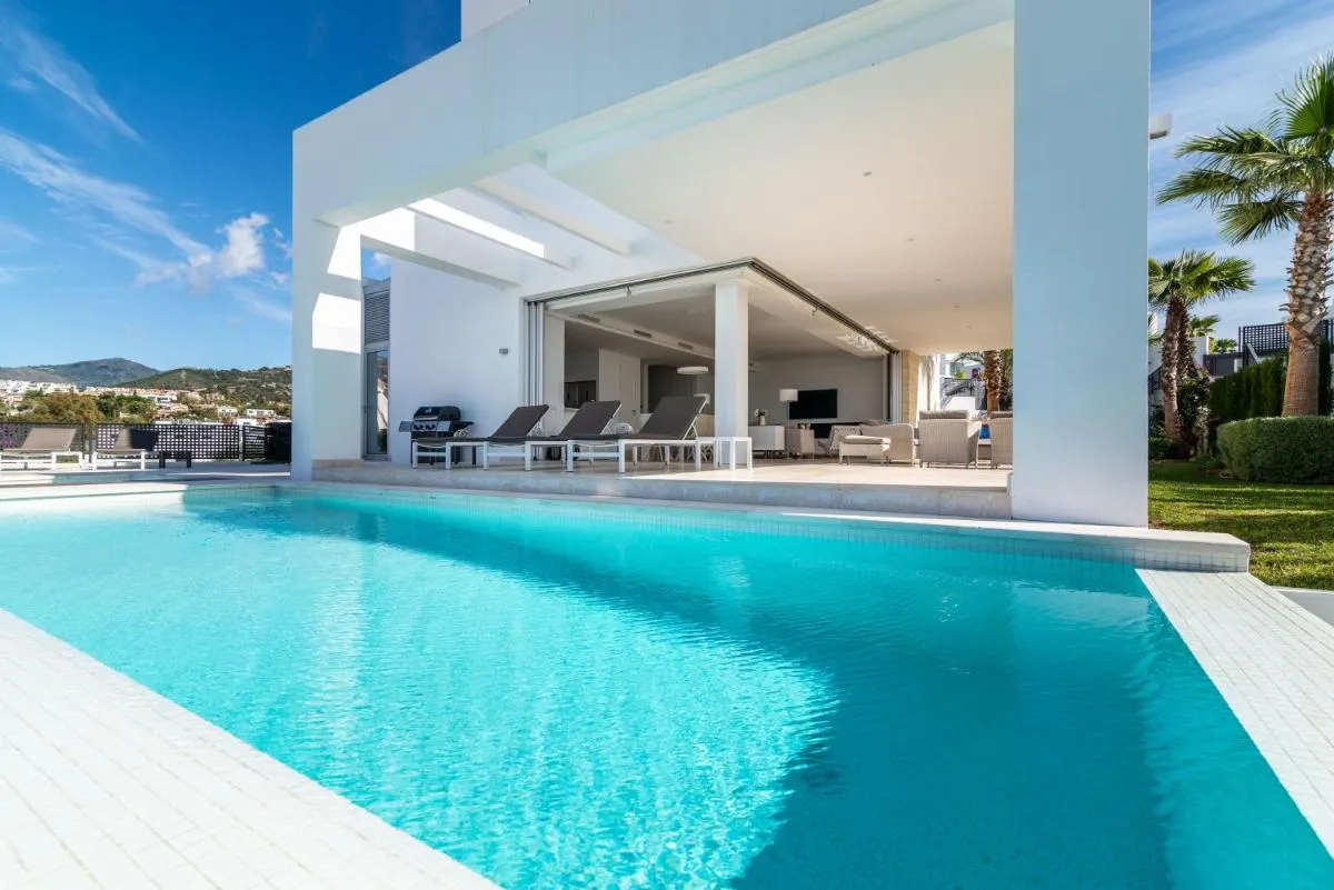 Image 5 of NEW Luxurious 4-BDRM Villa next to Beach/Golf — La Finca