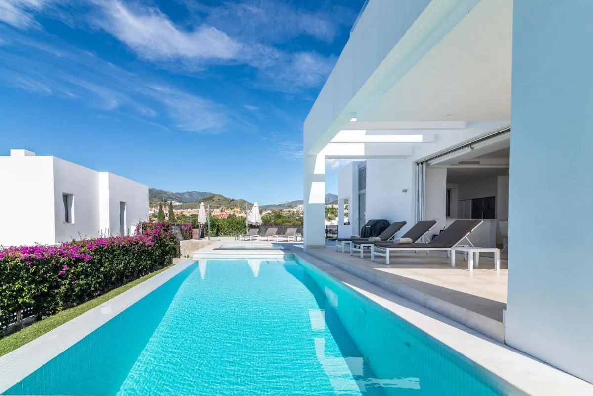 Image 4 of NEW Luxurious 4-BDRM Villa next to Beach/Golf — La Finca