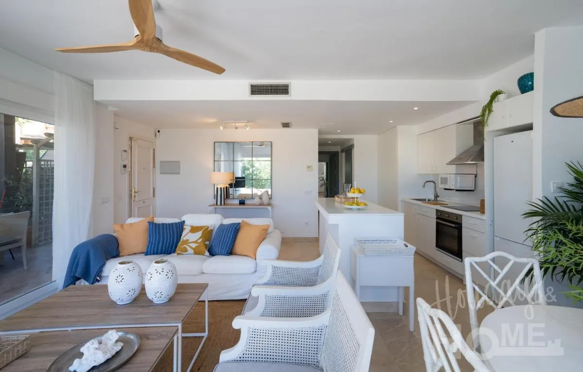 Image 5 of Neptuno II Beachfront Elviria,Sea views,lovely terrace and pool