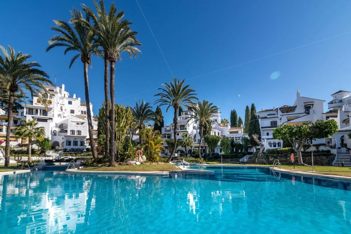 Image 2 of Newly renovated 3 bedroom apt next to Puerto Banús