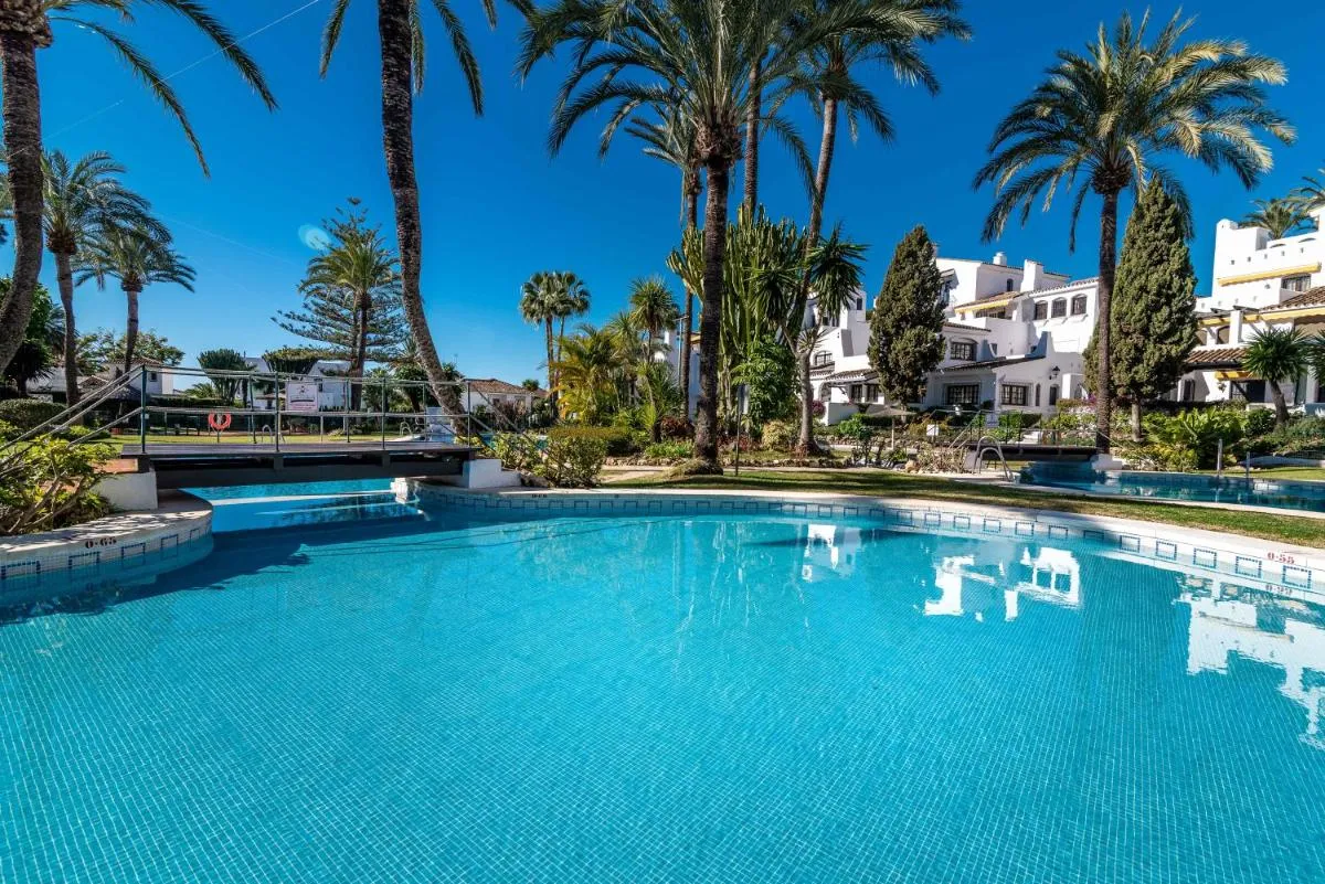 Image 3 of Newly renovated 3 bedroom apt next to Puerto Banús