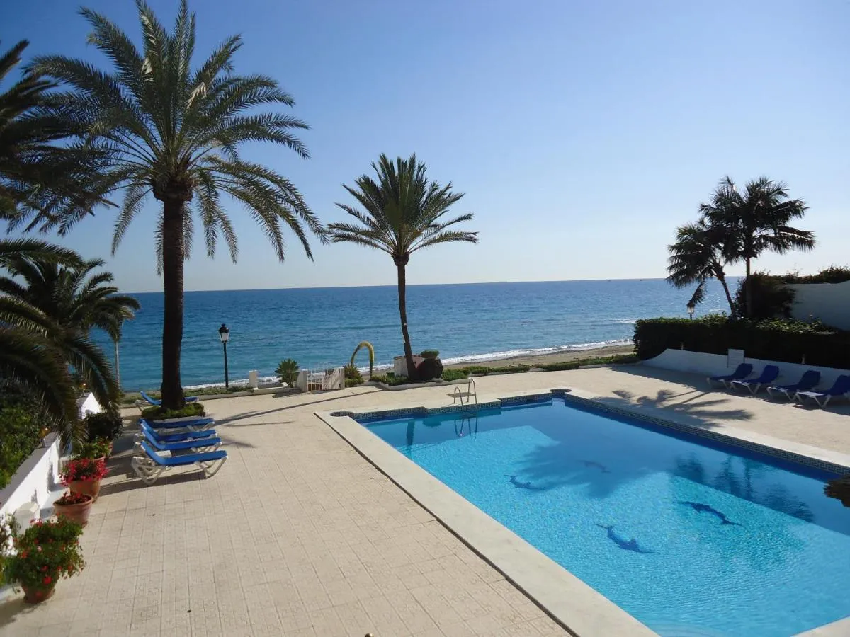 Image 2 of OVERLOOKING BEACH , Central, quiet, parking, swimming pool