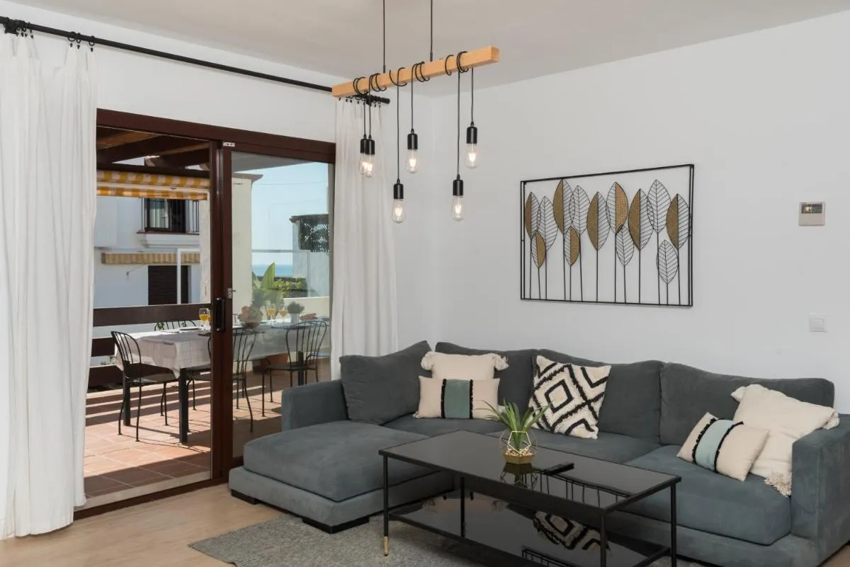 Image 3 of Oasis Lomas del Marbella Club