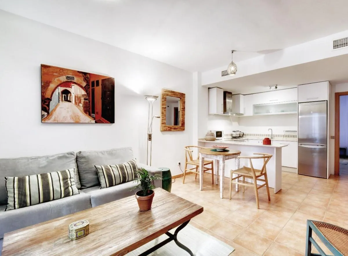 Image 3 of Old Town Apartment near the beach