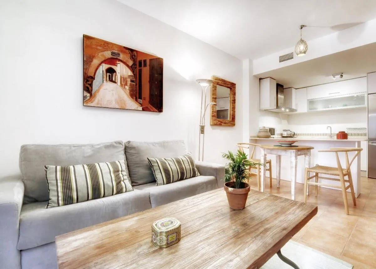 Image 4 of Old Town Apartment near the beach