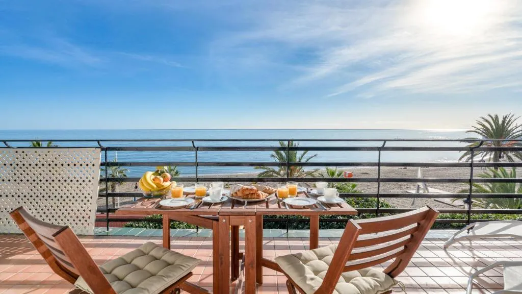 Image of OleHolidays Mediterráneo Marbella Centro vistas panorámicas al mar