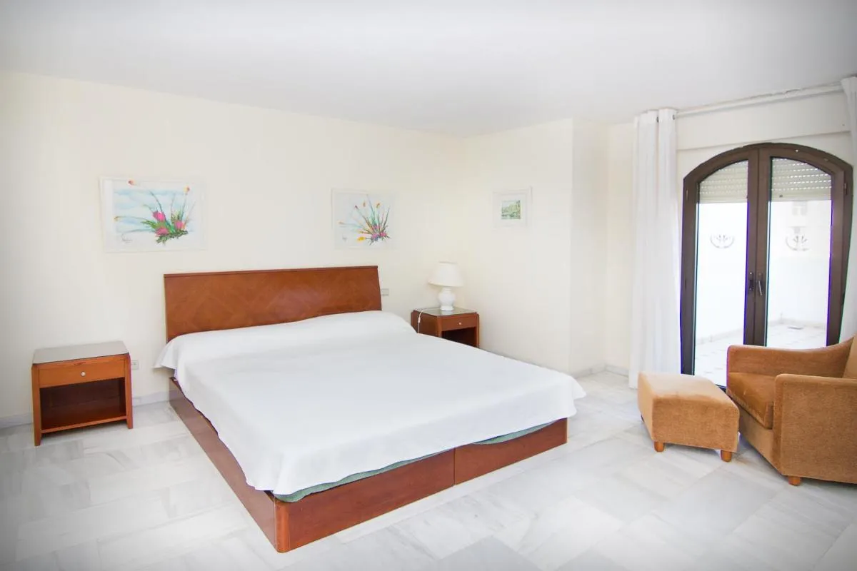 Image 1 of Park Plaza Suites Apartamentos