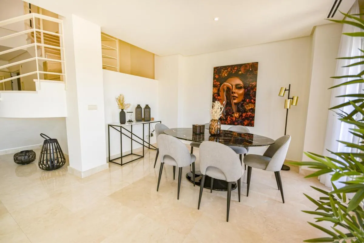 Image 2 of Penthouse with sea views in Nueva Andalucía