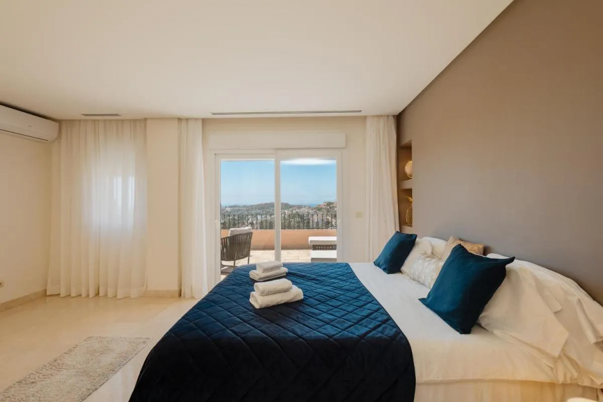 Image 4 of Penthouse with sea views in Nueva Andalucía