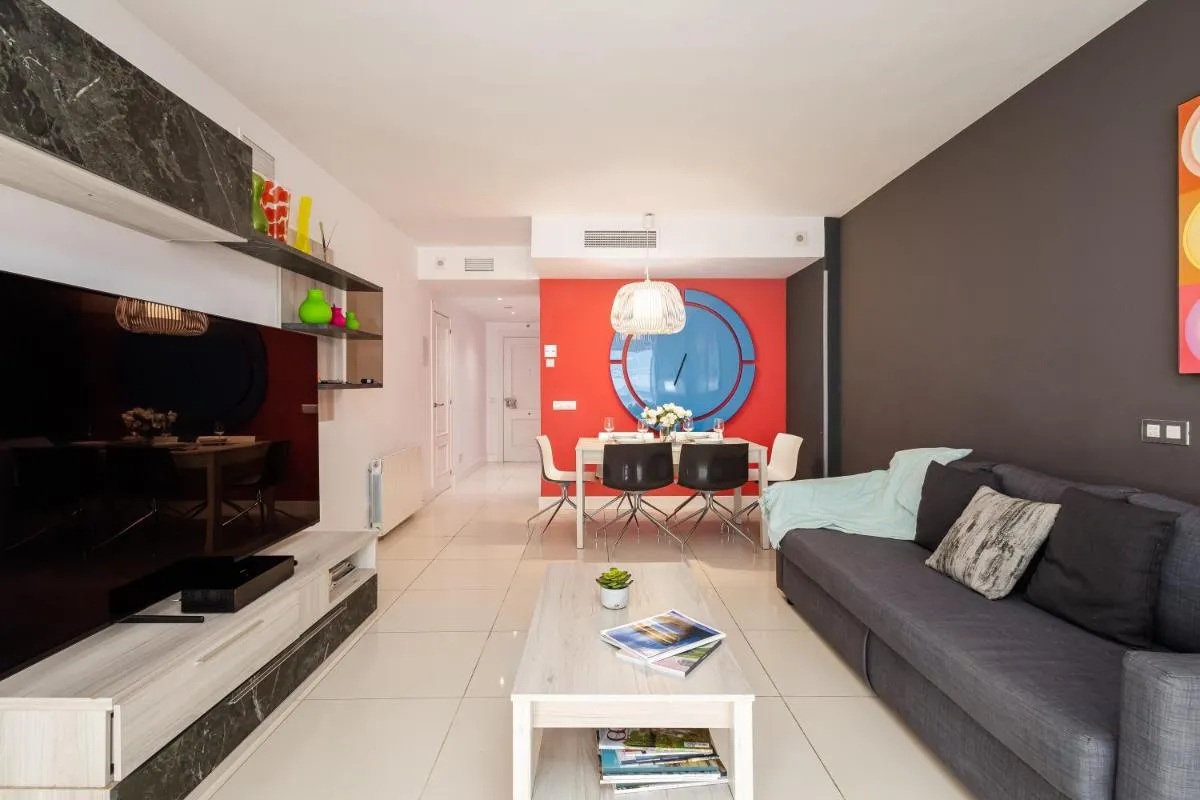 Image 3 of Puerto Banús, Edificio Tembo, 2 bedroom apartment, parking and pool