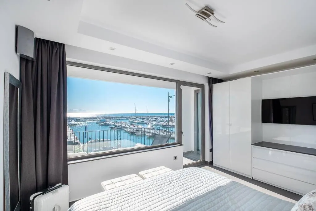 Image 6 of Puerto Banus Front Line 2 bedroom apartment