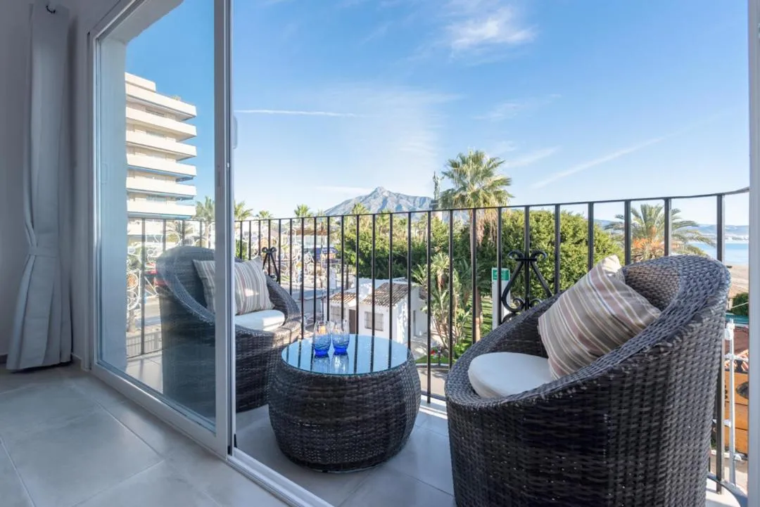 Image 2 of Puerto Banus Frontline Apartment with Amazing Sea Views