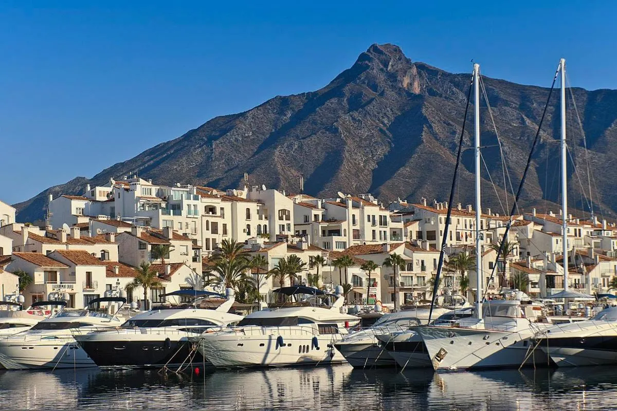 Image 2 of Puerto Banus Paradise 4 dormitorios Dama de Noche