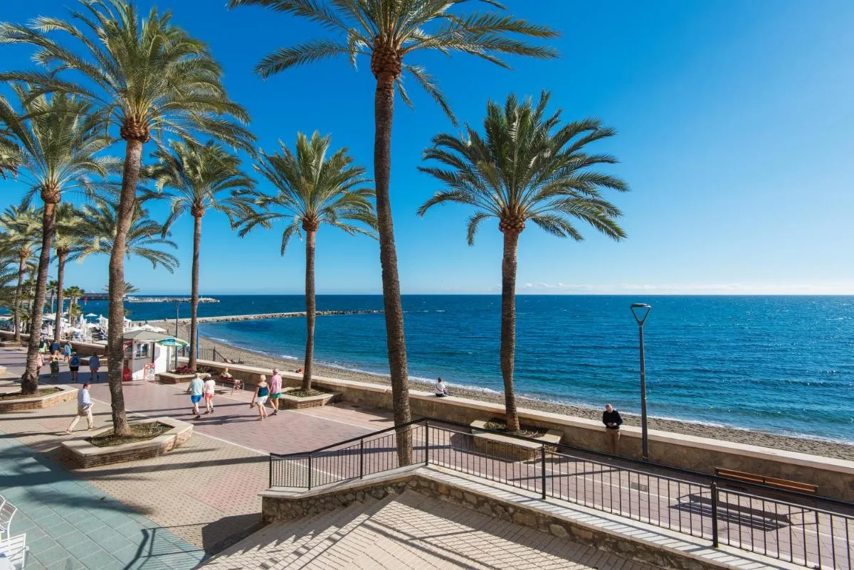 Image 6 of RentAndHomes Beachfront Marbella Center