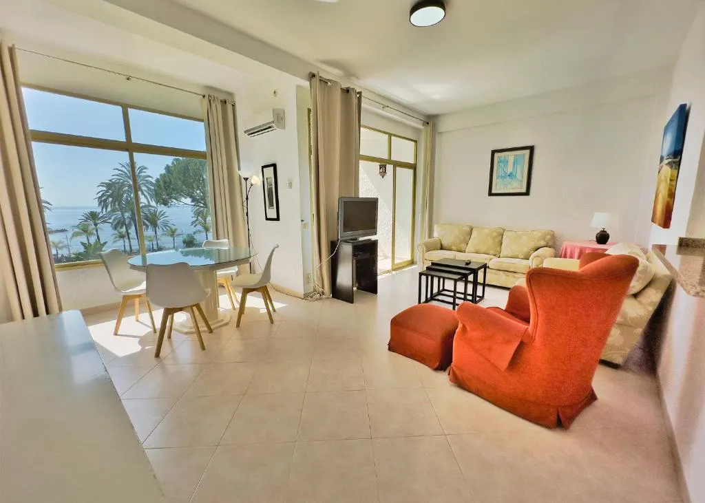 Image of SKOL 335. Fantastic Beachfront Apartment Facing South.