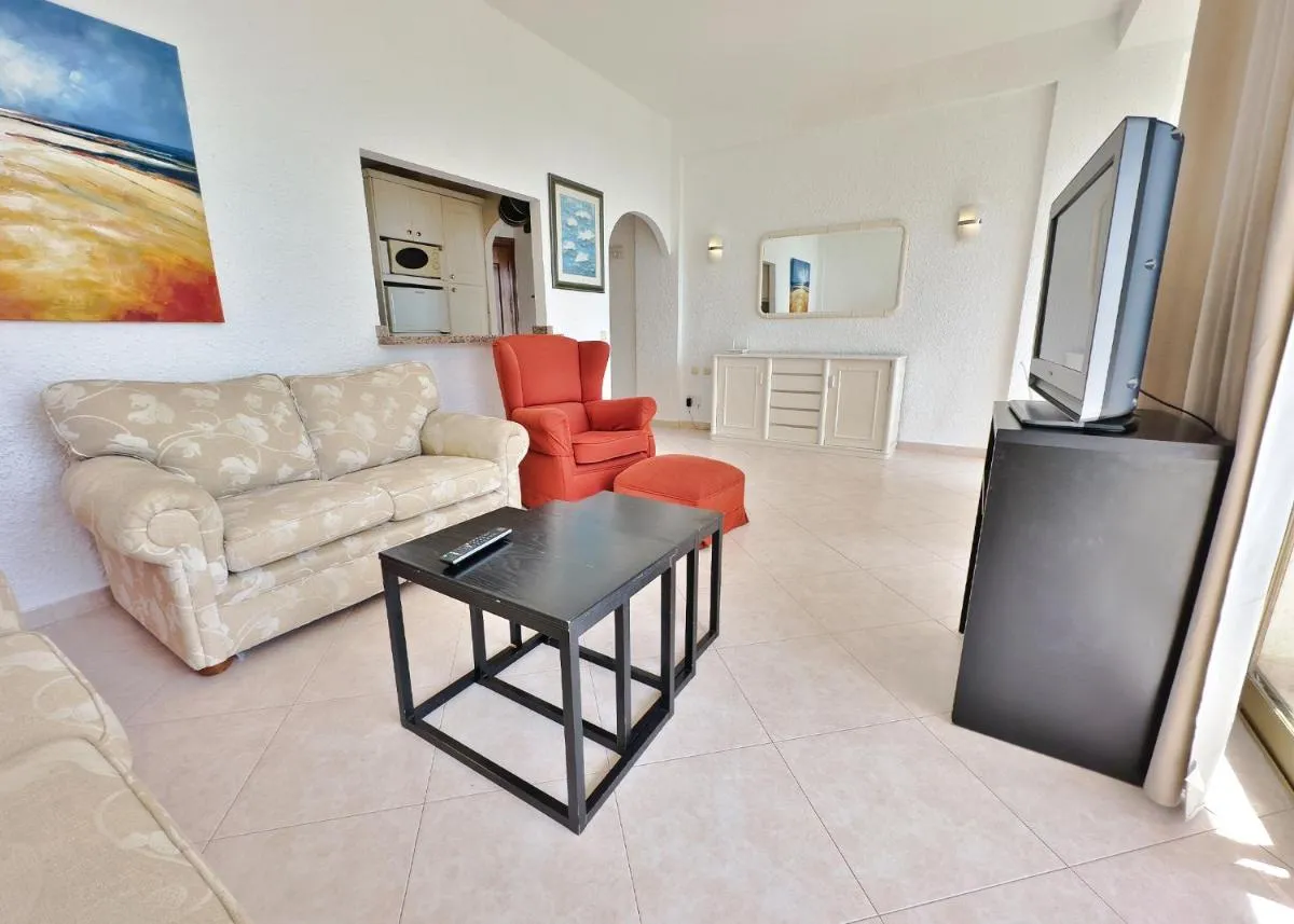 Image 2 of SKOL 335. Fantastic Beachfront Apartment Facing South.