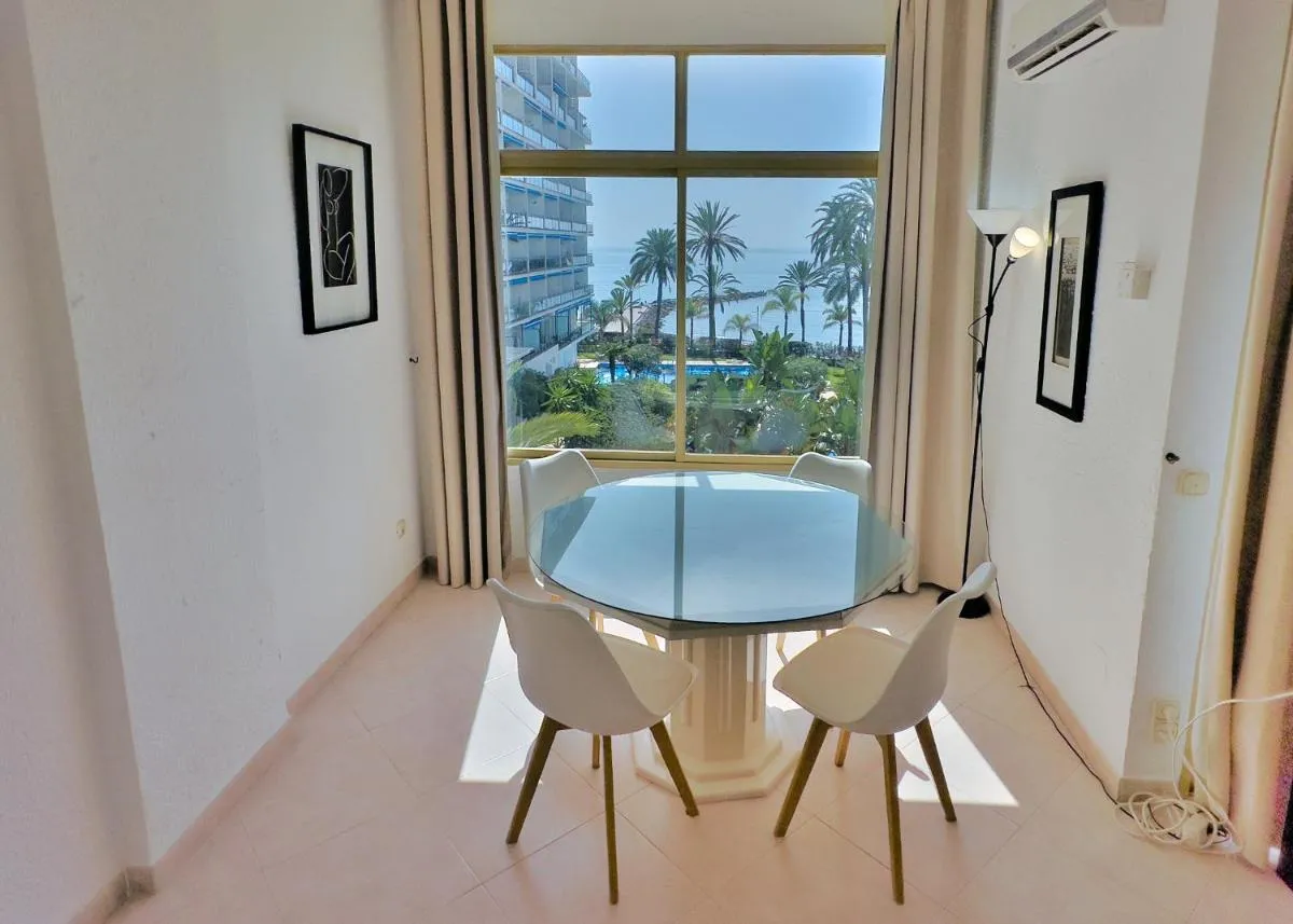 Image 3 of SKOL 335. Fantastic Beachfront Apartment Facing South.