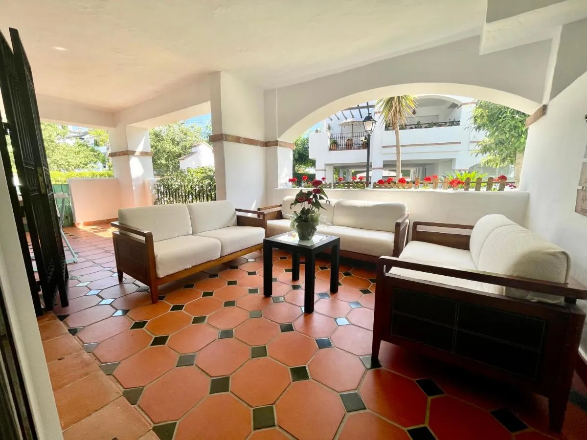 Image 2 of SOLGUEST Apt A 7 MINUTOS DE PUERTO BANUS 1ª LINEA PLAYA!!!