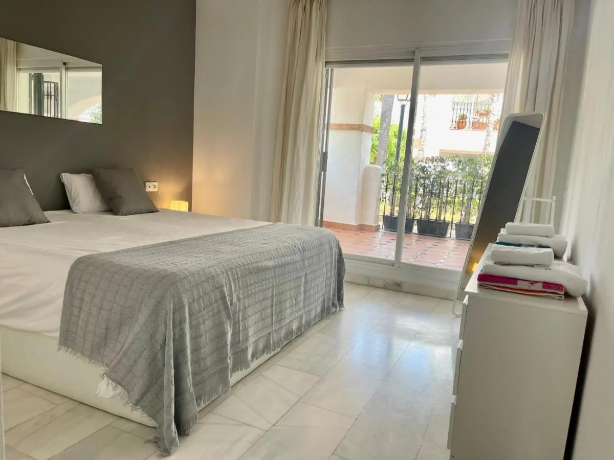 Image 4 of SOLGUEST Apt A 7 MINUTOS DE PUERTO BANUS 1ª LINEA PLAYA!!!