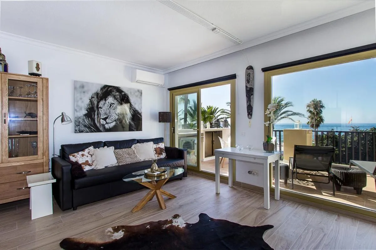 Image 2 of Sea front Studio in Marbella