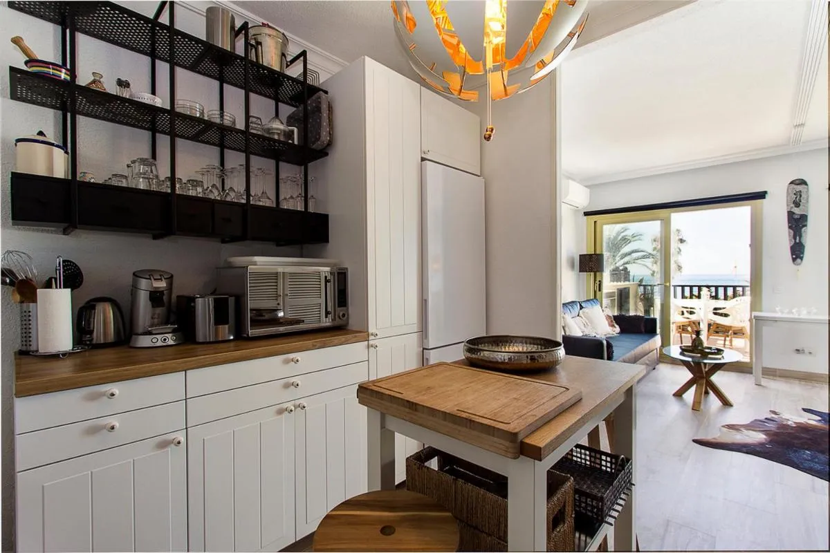 Image 5 of Sea front Studio in Marbella