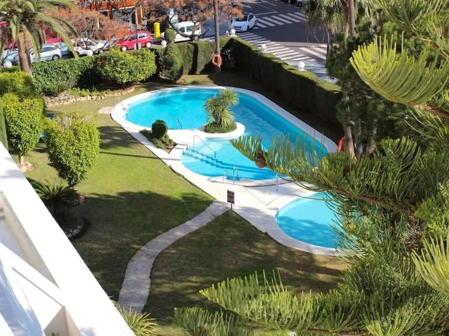 Image 4 of Sea view 2-bedroom apartment with pool