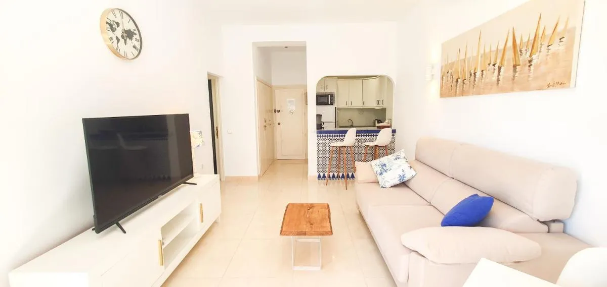 Image 2 of Skol 128 – Great 1-Bedroom Apartment with Sea Views