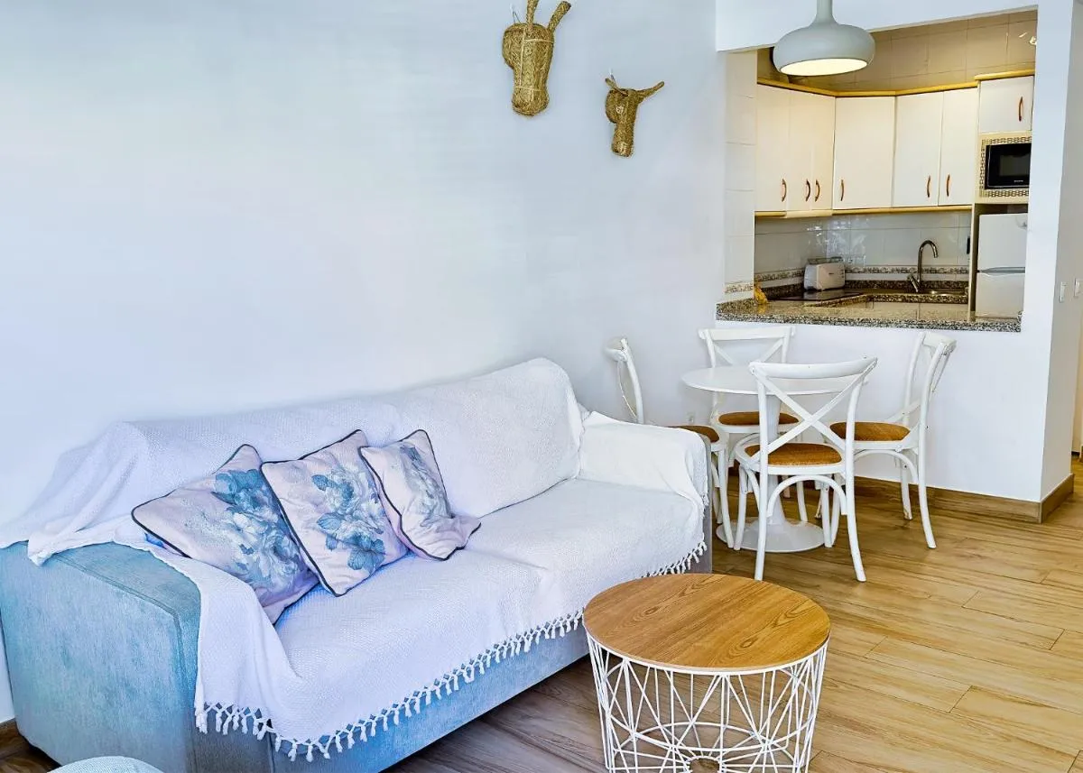 Image 1 of Skol 242 Excellent One Bedroom Apartment with Sea Views