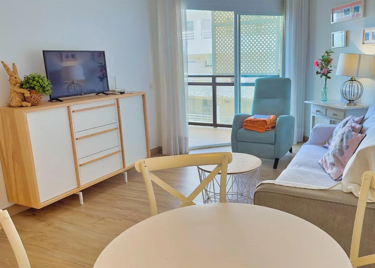 Image 6 of Skol 242 Excellent One Bedroom Apartment with Sea Views