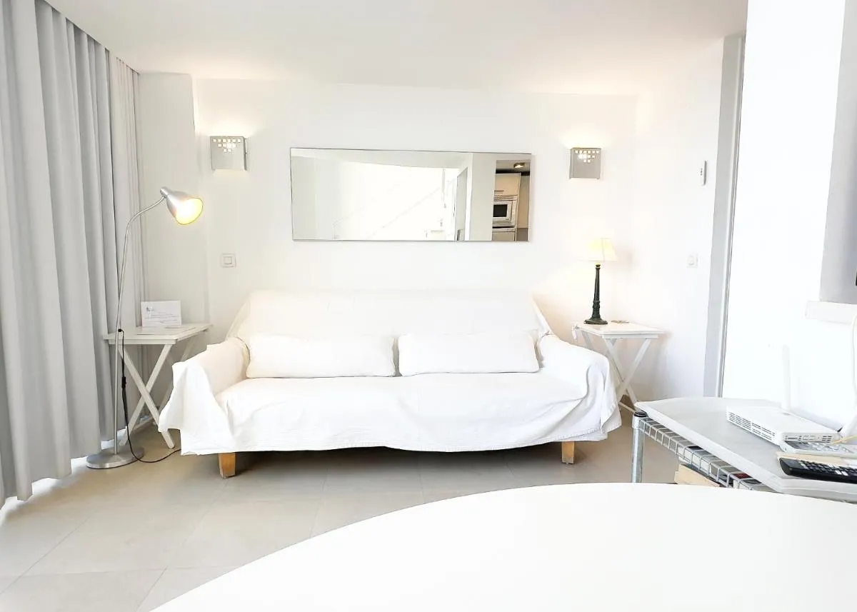 Image 1 of Skol 302 Super One-bedroom Duplex with Sea Views