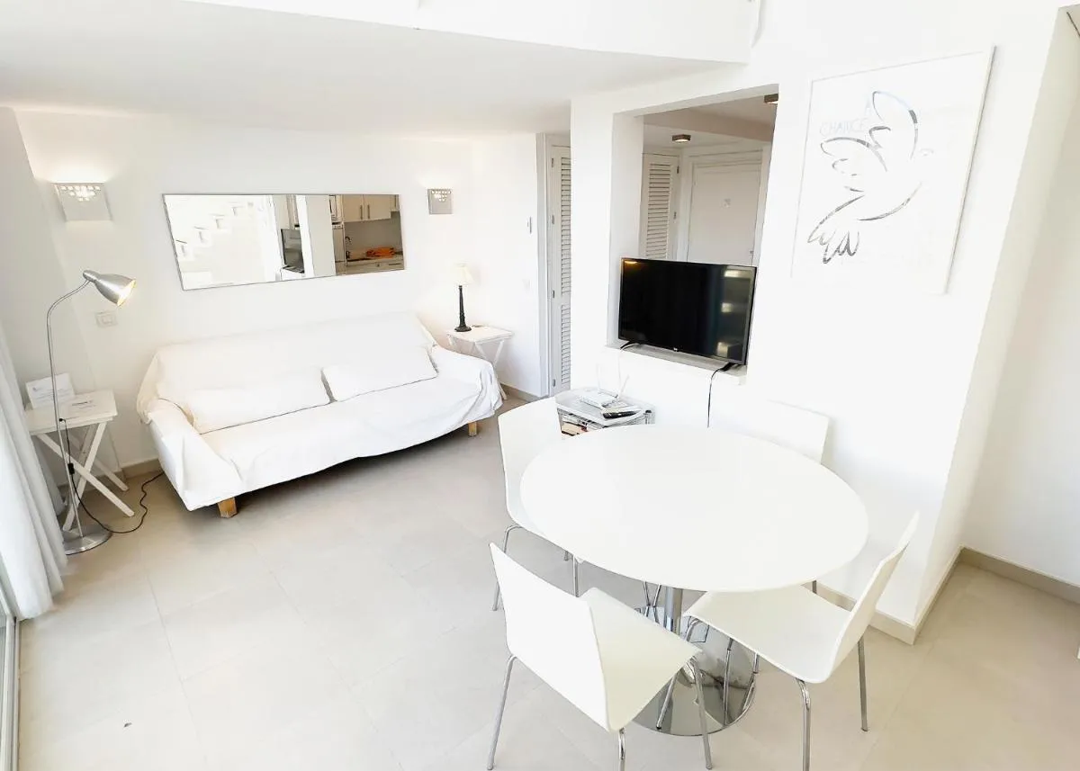 Image 2 of Skol 302 Super One-bedroom Duplex with Sea Views