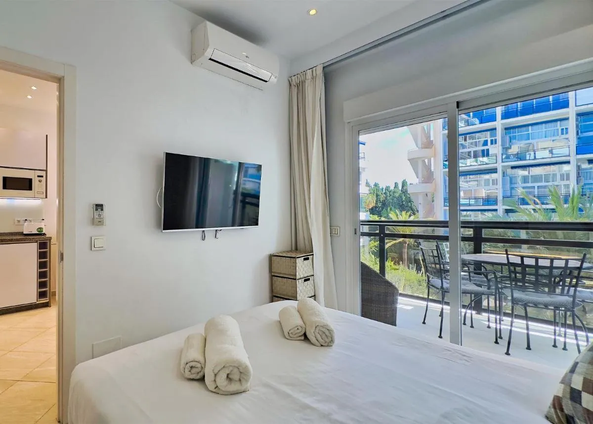 Image 3 of Skol 322 – Completely Renovated Beach Front Apartment Marbella