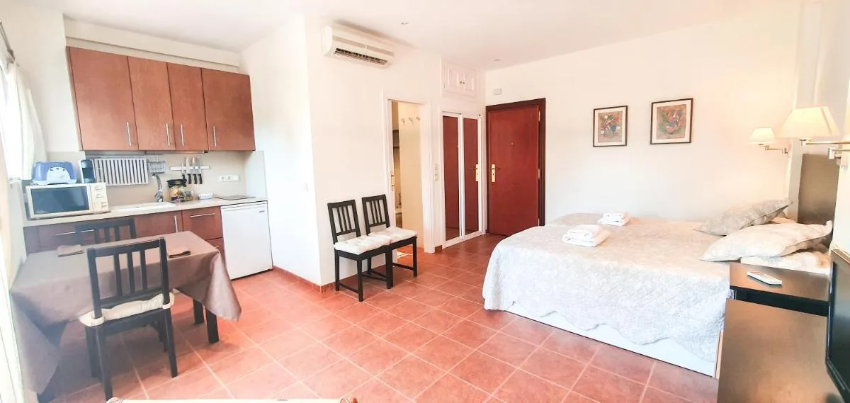 Image 5 of Skol 329 – Spacious Beachfront Studio with Sea Views