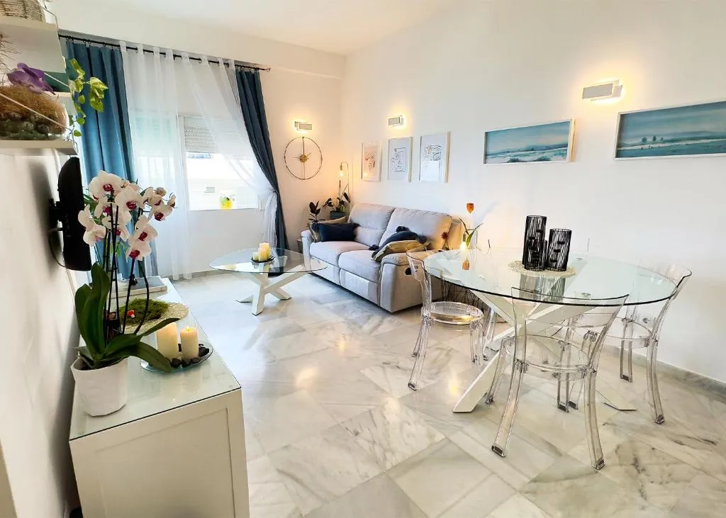 Image of Skol 438 Super One-bedroom Apartment with Sea Views